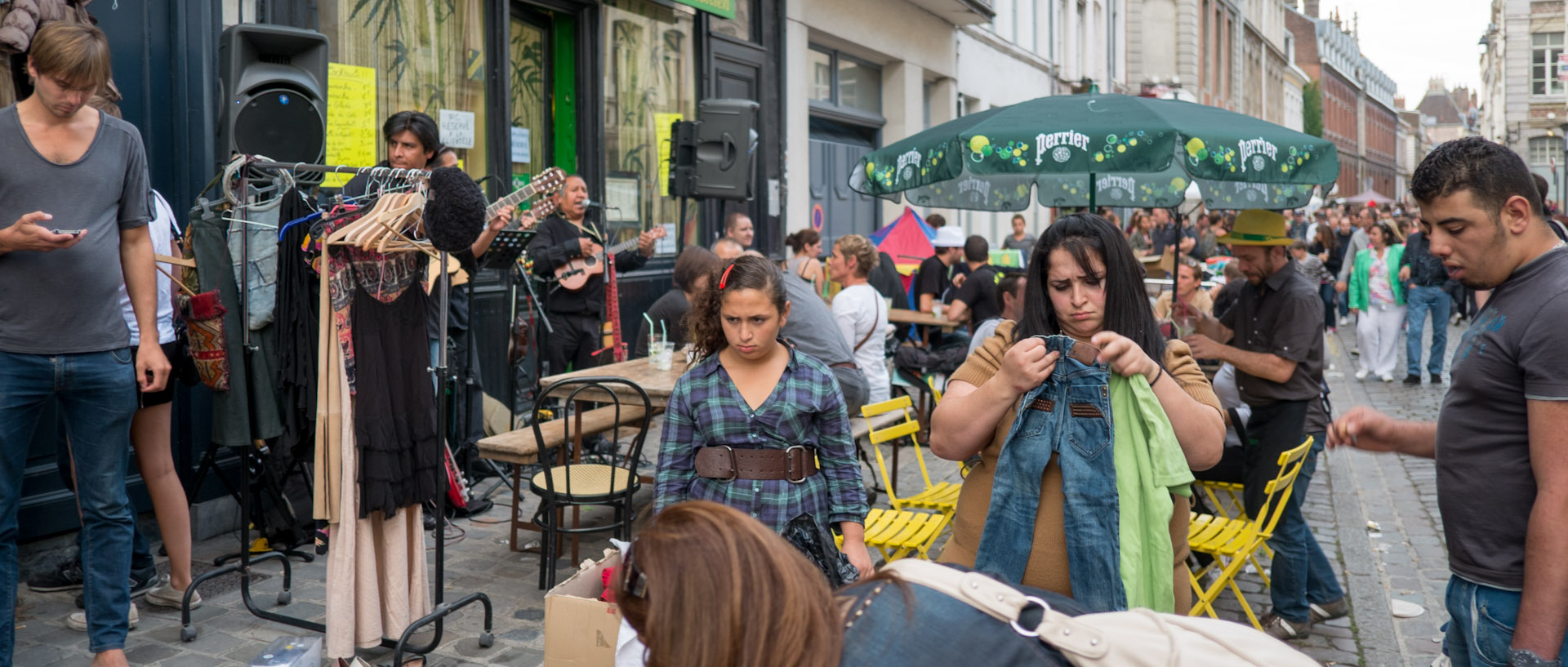 La braderie de Lille, rue d'Angleterre.