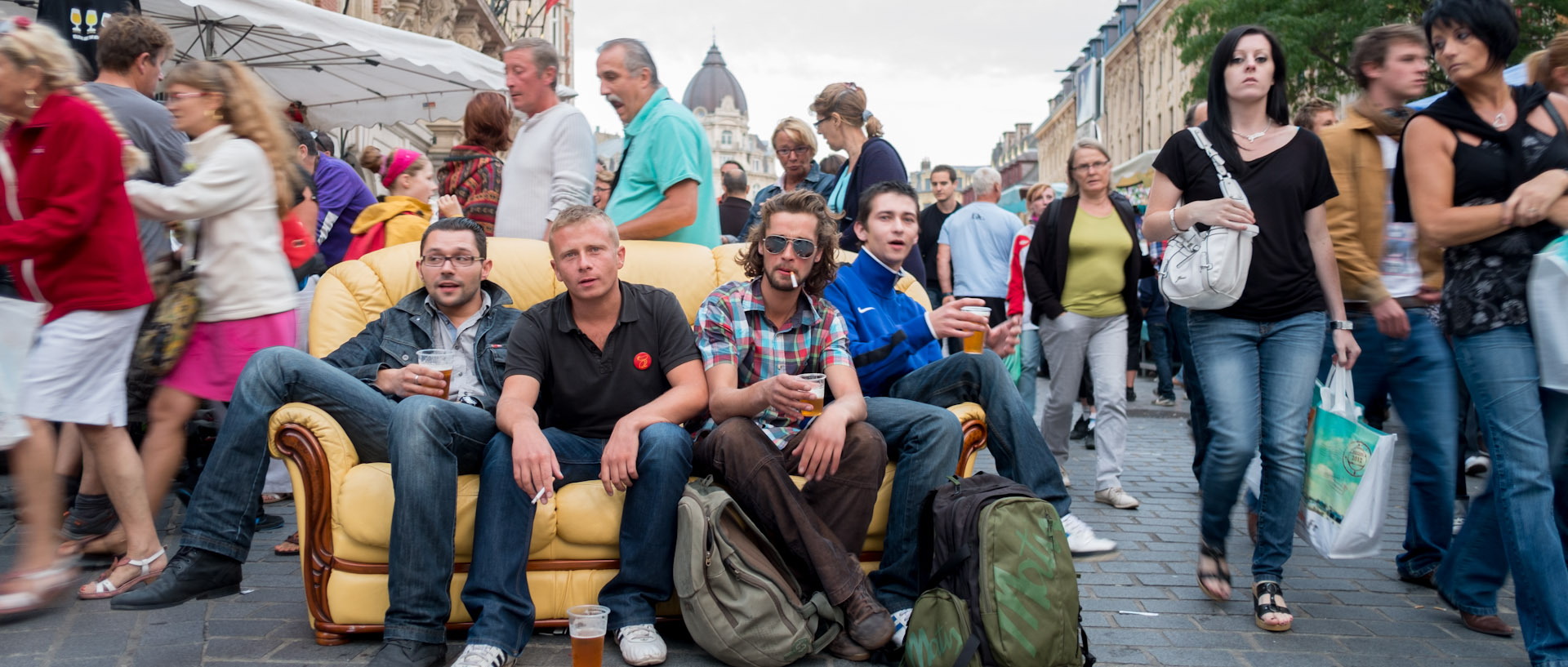 La braderie de Lille, place du Théâtre.