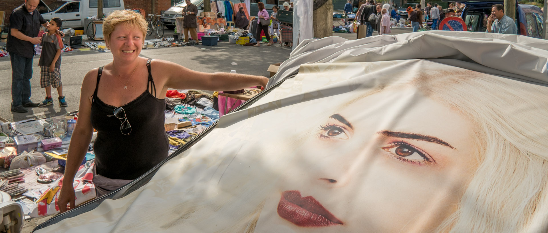 La braderie de l'Epeule, boulevard Montesquieu, à Roubaix.