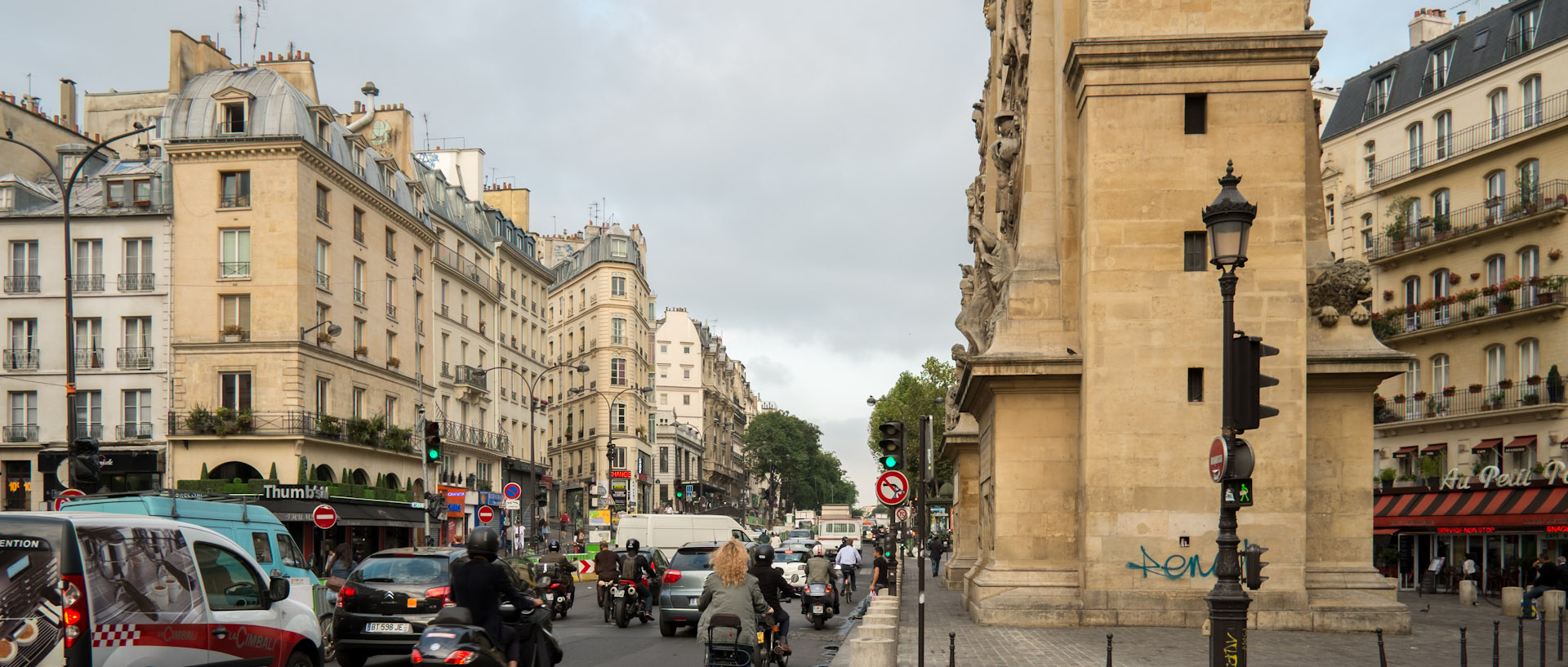 Trafic, porte Saint-Denis, à Paris.