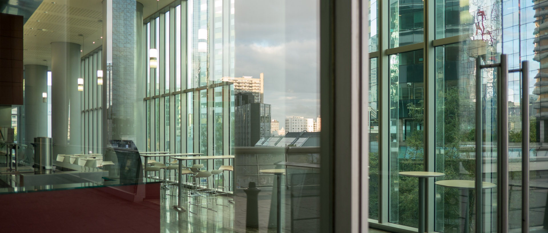 Hall d'immeuble, Paris La Défense.