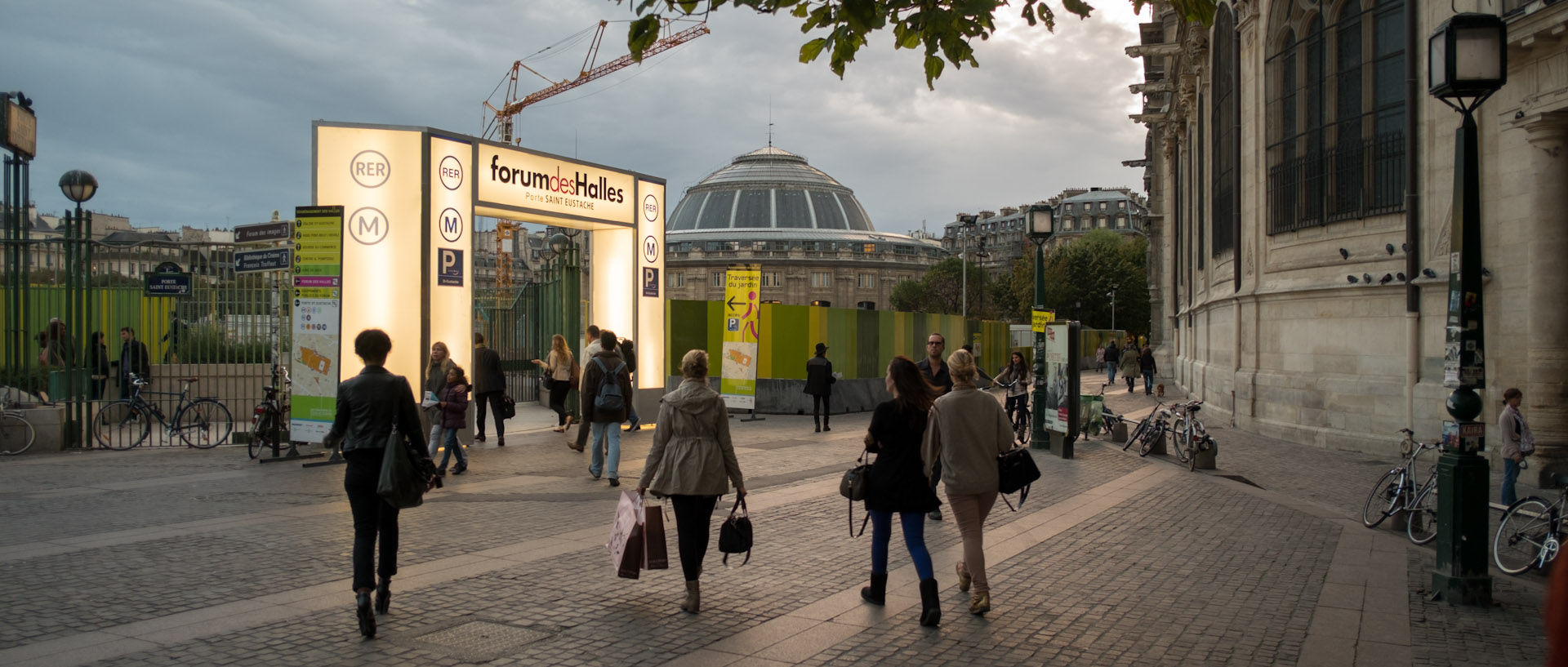 Le Forum des Halles en rénovation, à Paris.