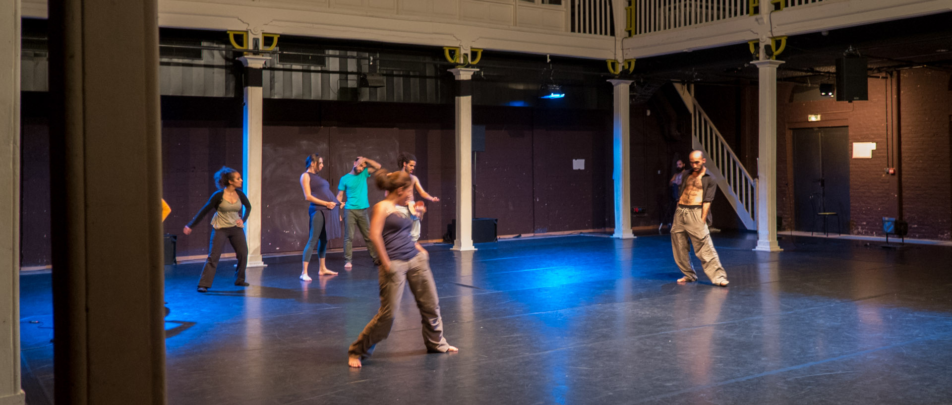 Répétition publique de Danse à Lille : Nobody knows, every body knows, projet de Laurence Rondoni avec la chorégraphe Sandrine Maisonneuve et les danseurs de Raqs 3a Tayer, au Gymnase, à Roubaix.