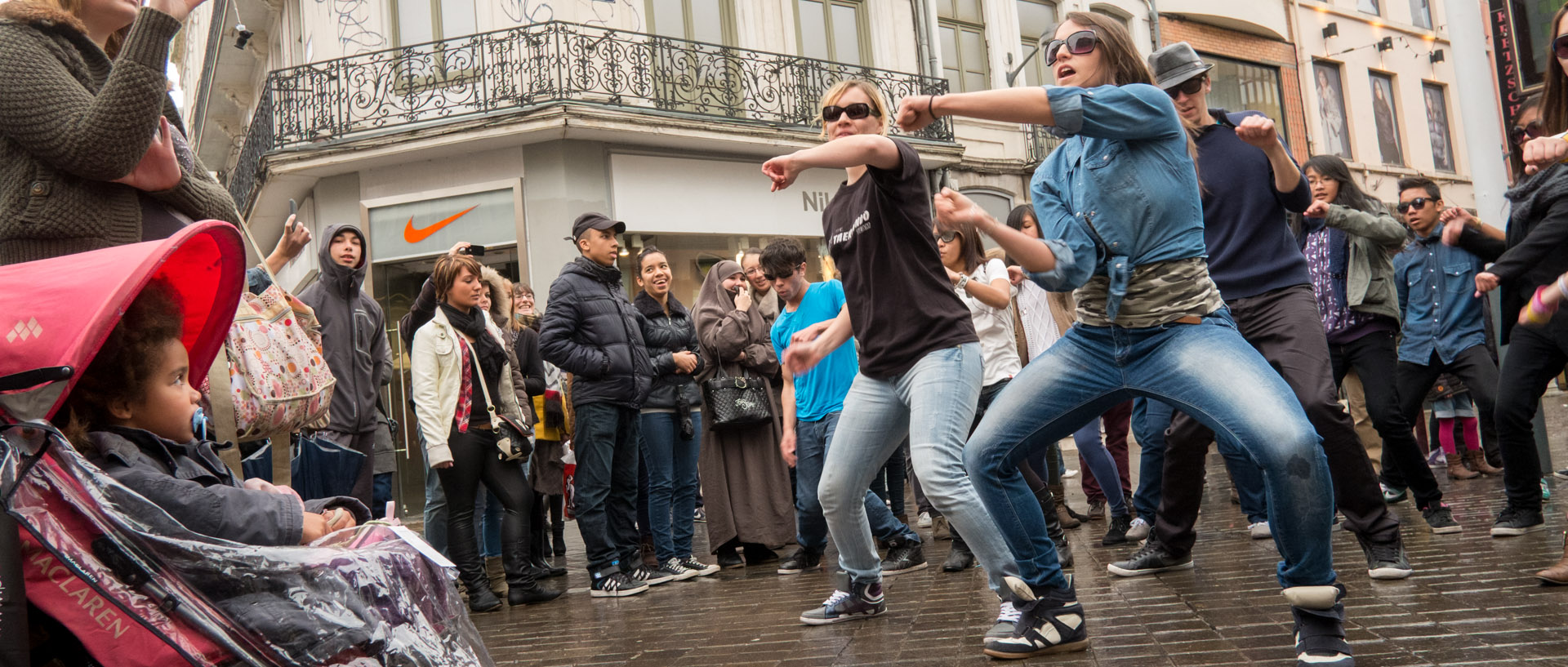 Démonstration de flashmob, rue de Béthune, à Lille.