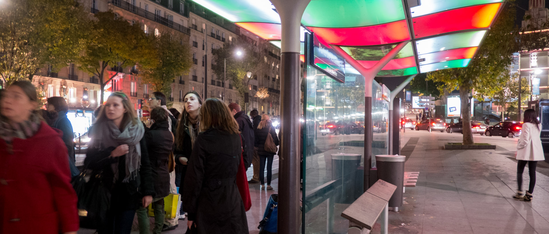 A la station de tramway, porte de Versailles, à Paris.