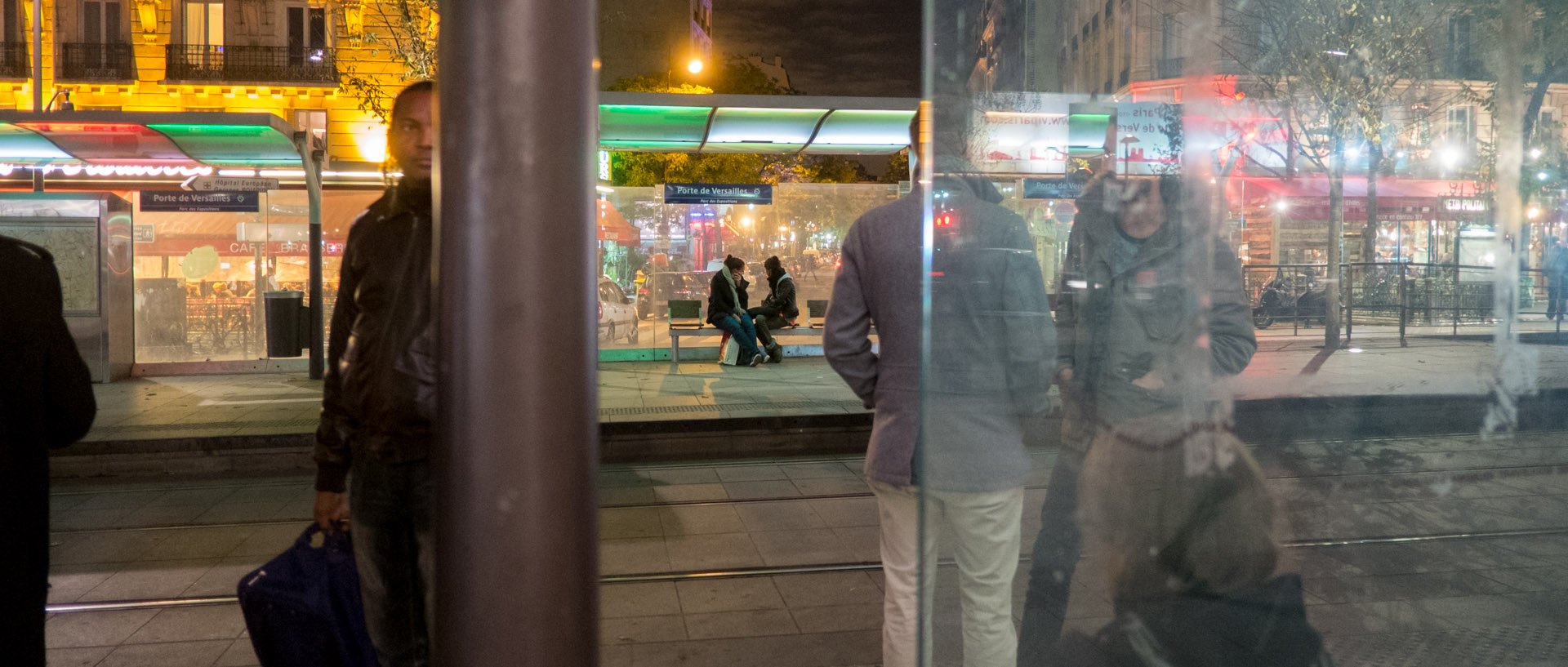 A la station de tramway, porte de Versailles, à Paris.