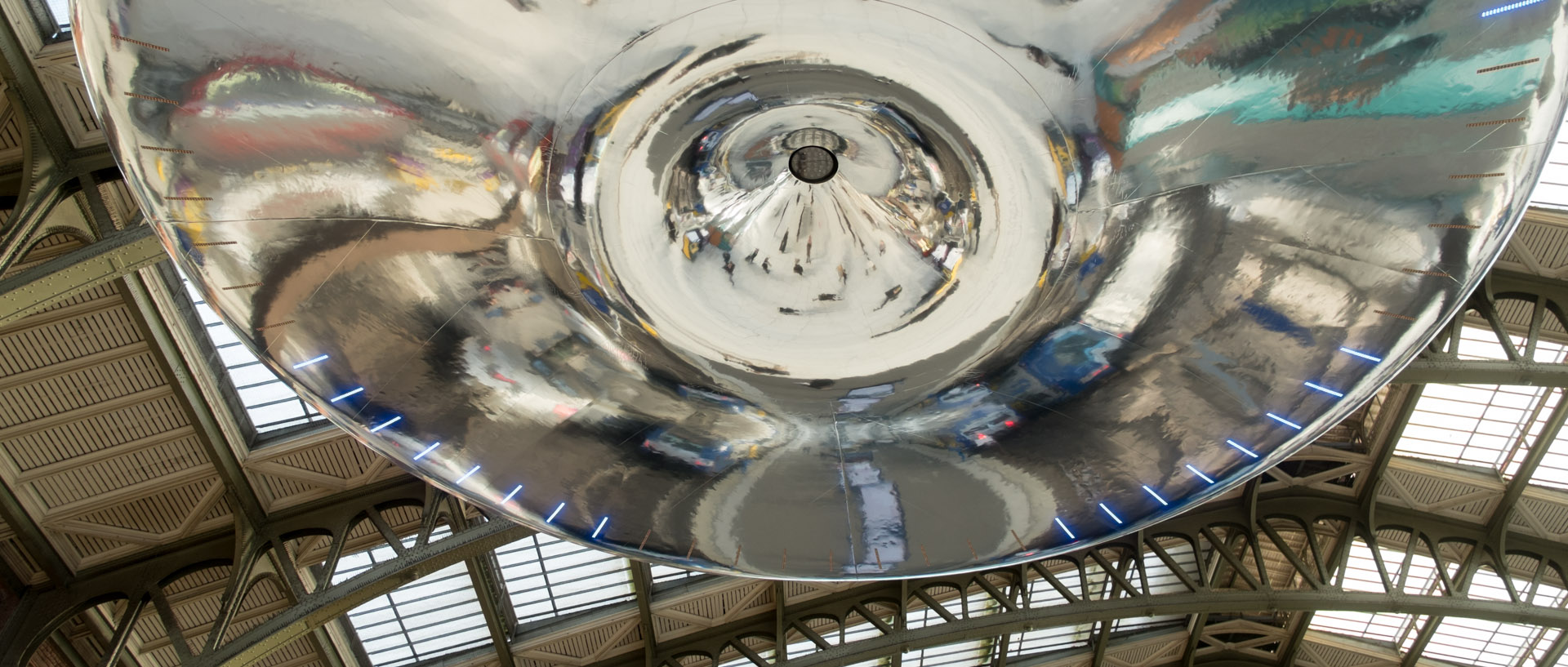 La soucoupe volante de Ross Lovegrove, à la gare de Lille Flandres, pendant le festival Fantastic.