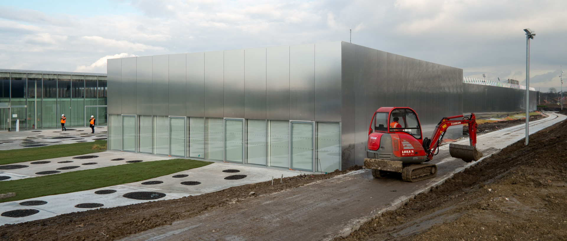 Le Louvre Lens sort de terre.