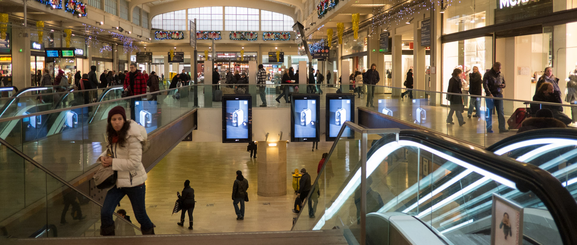 Voyageurs, gare de l'Est, à Paris.