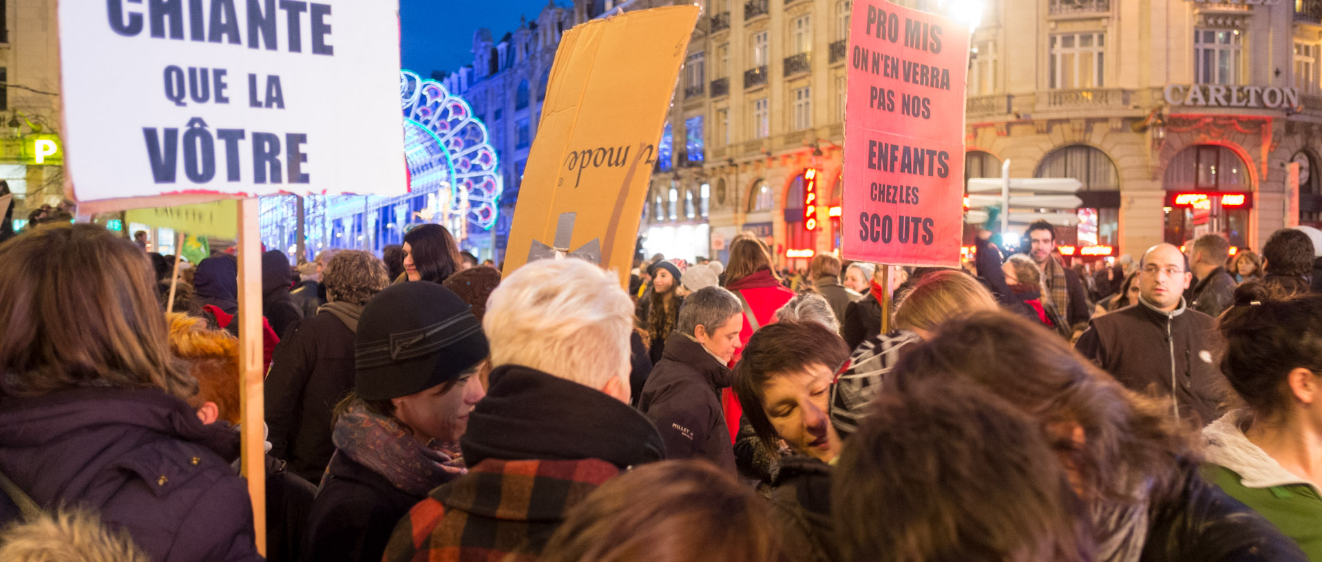 Manifestation pour le mariage homosexuel, place du Théâtre, à Lille.