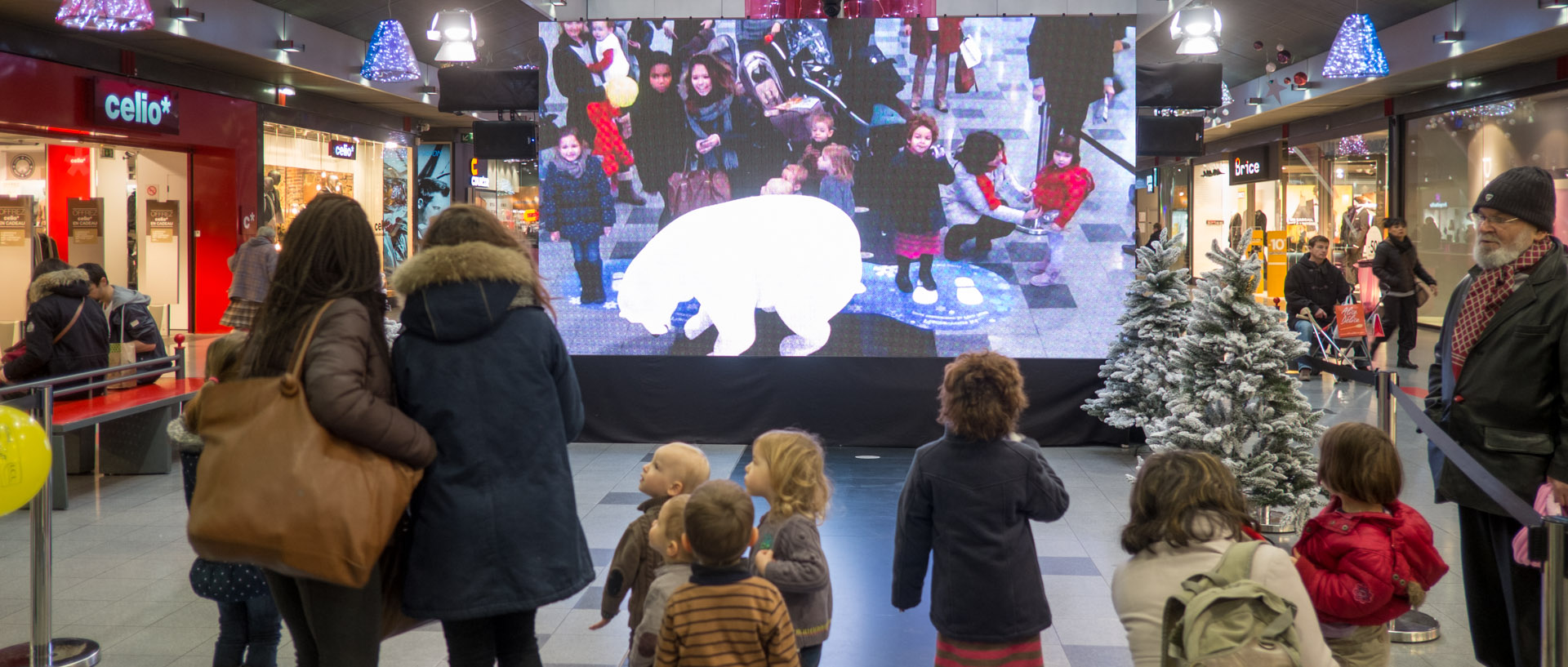 Miroir vidéo, dans le centre commercial d'Euralille.