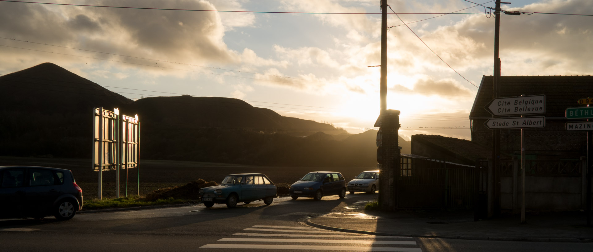 Vieille voiture, route de Béthune, à Loos en Gohelle.