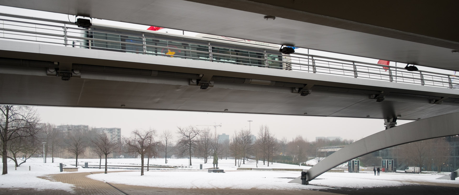 Autobus, avenue Le Corbusier, à Lille.