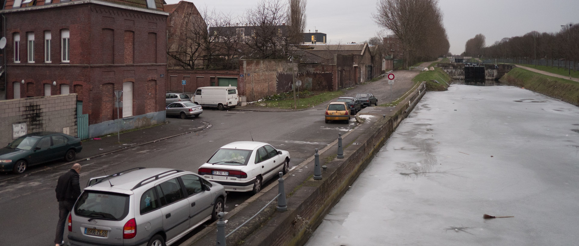 Le canal de Roubaix gelé.