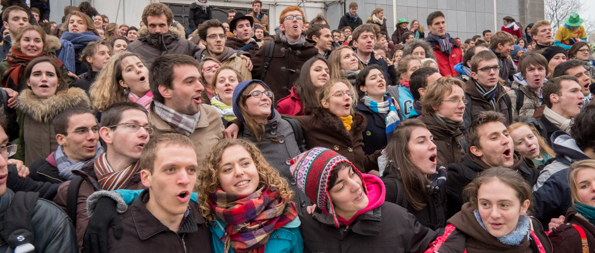 Rassemblement national d'étudiants chrétiens des grandes écoles, parvis de la cathédrale Notre Dame de la Treille, à Lille.