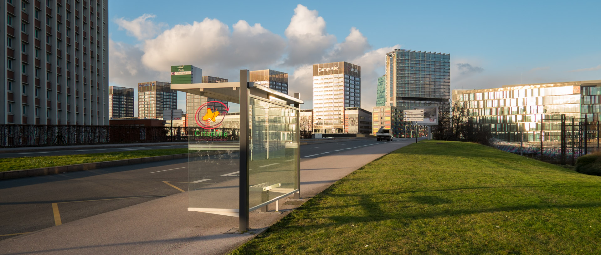 Abri bus, boulevard Emile-Dubuisson, à Lille.