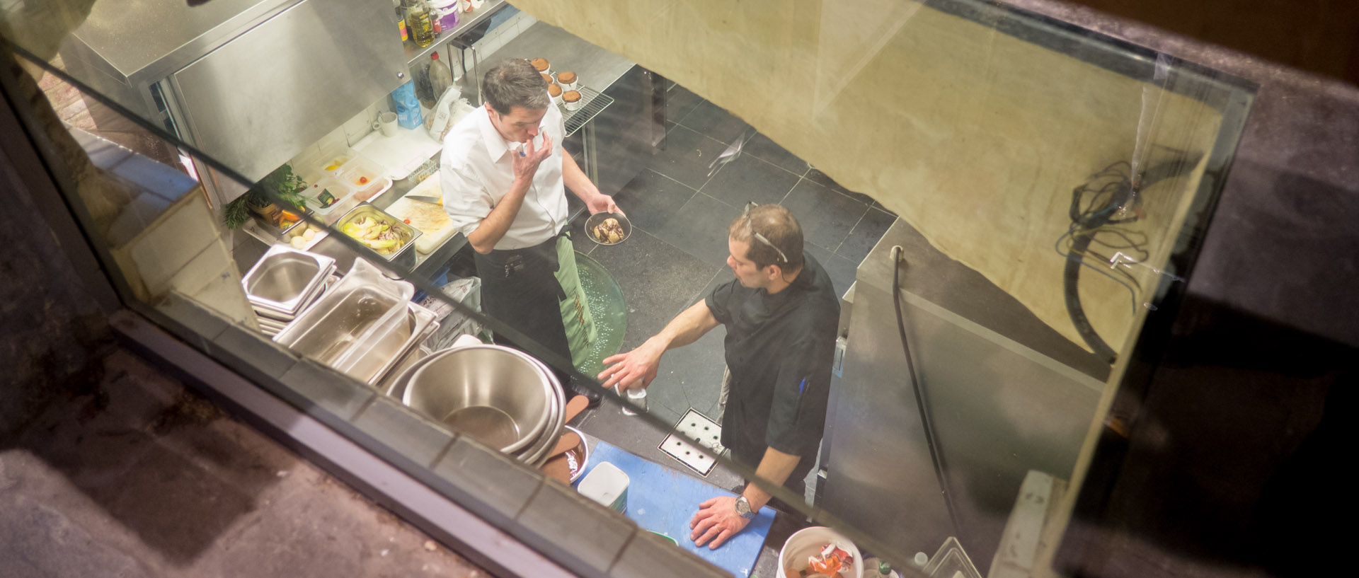 Cuisine en sous-sol, rue de la Monnaie, à Lille.