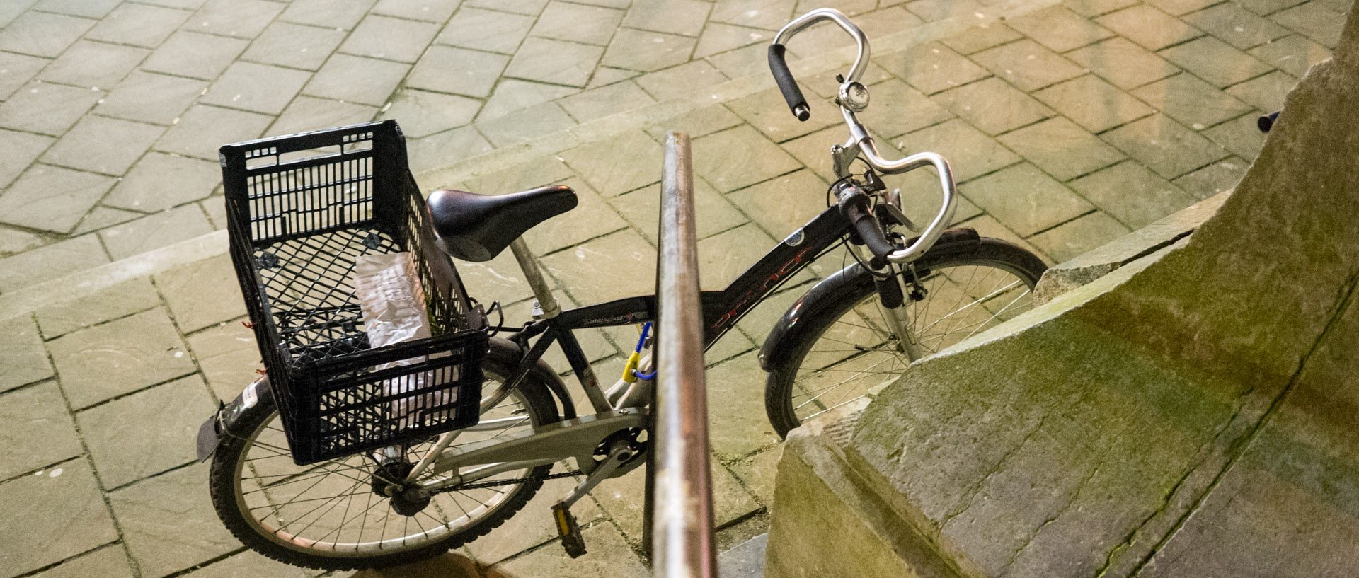 Vélo, place de la Liberté, à Croix.