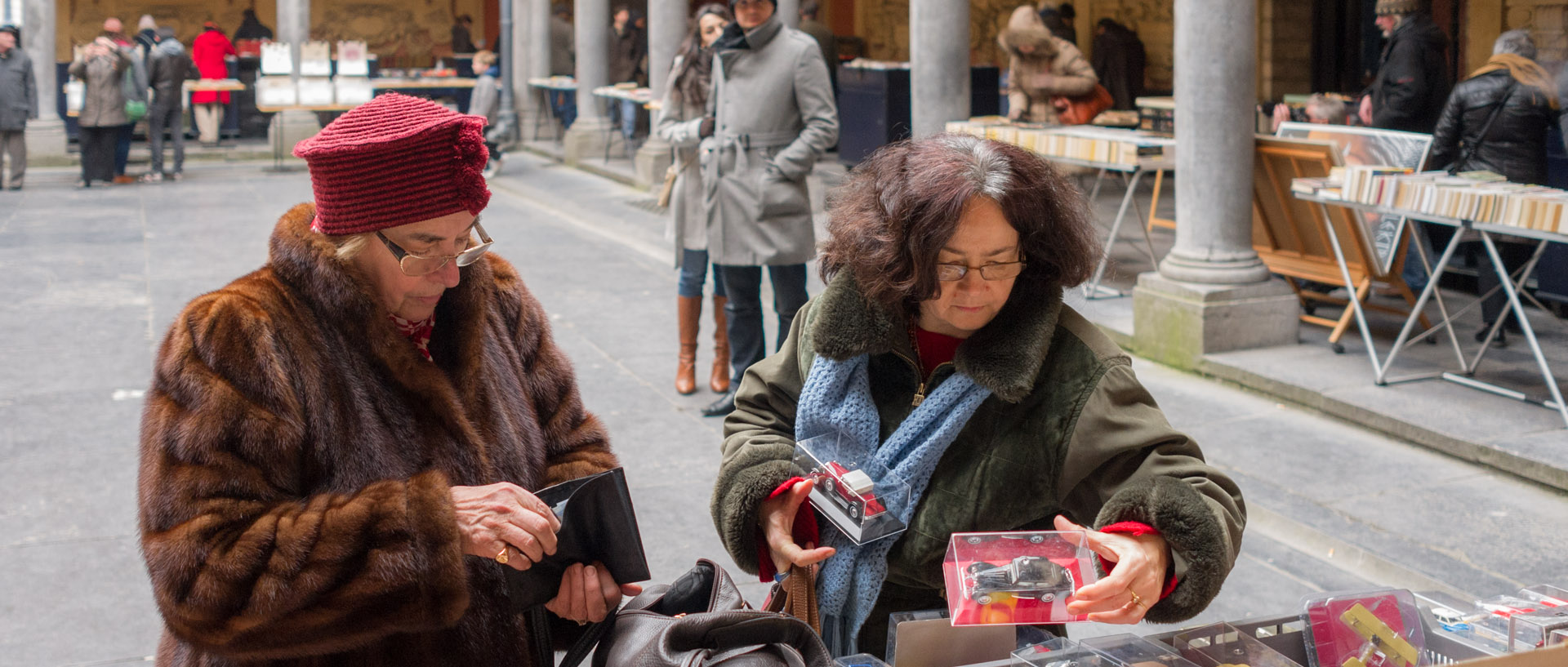 L'attrait des voitures miniatures, vieille bourse, à Lille.