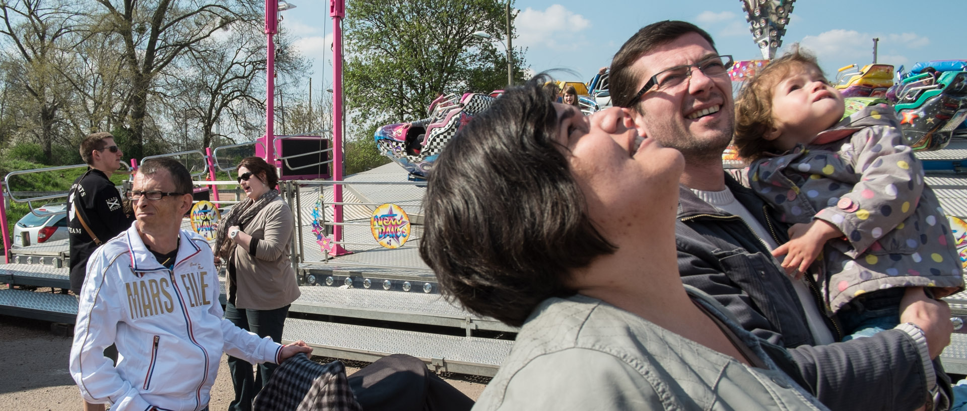 Têtes en l'air à la fête foraine, Champ de Mars, à Lille.