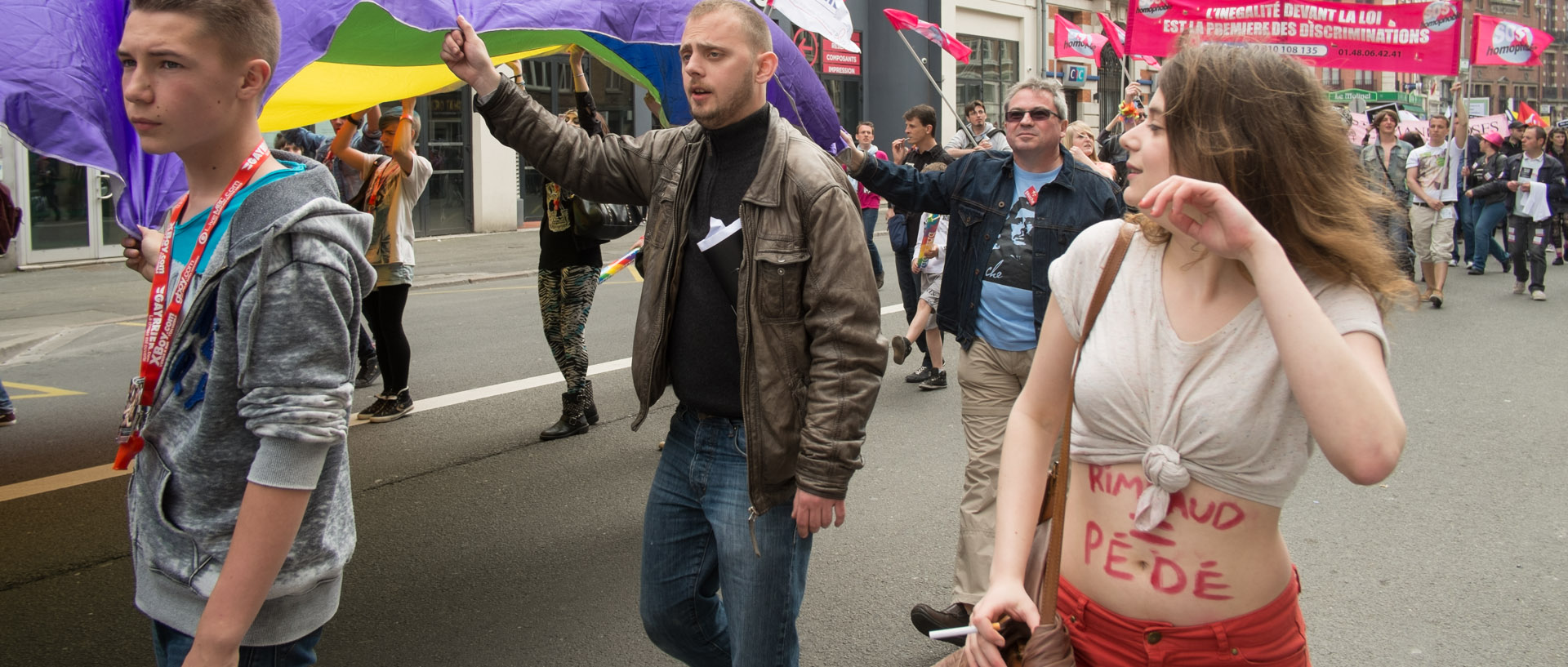 Samedi 1er juin 2013, 15:30, défilé de la lesbian et gay pride, rue du Molinel, Lille