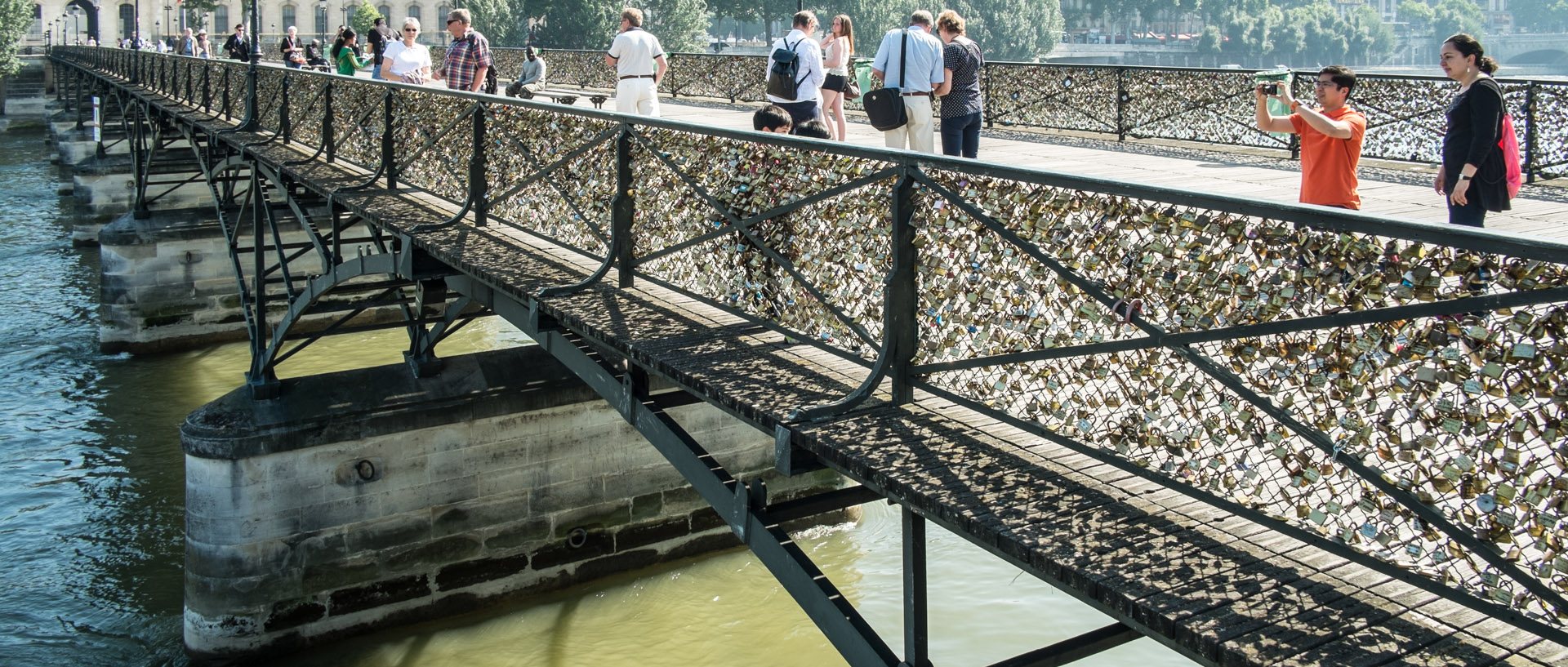 Jeudi 6 juin 2013, 10:14, Pont des Arts, Paris