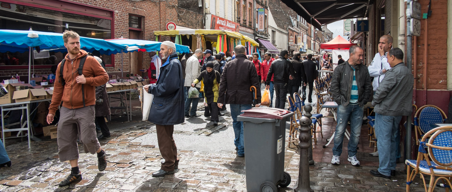 Dimanche 23 juin 2013, 12:07, Marché de Wazemmes, place de la Nouvelle Aventure, Lille