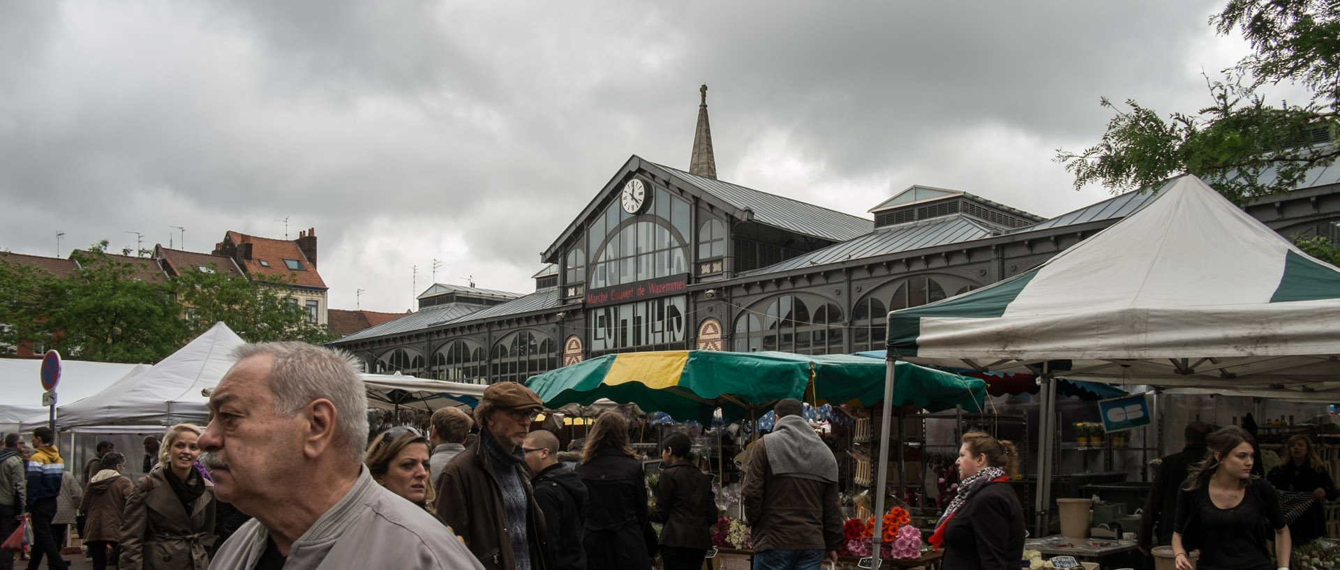 Dimanche 23 juin 2013, 12:23, les halles de Wazemmes, rue Gambetta, Lille