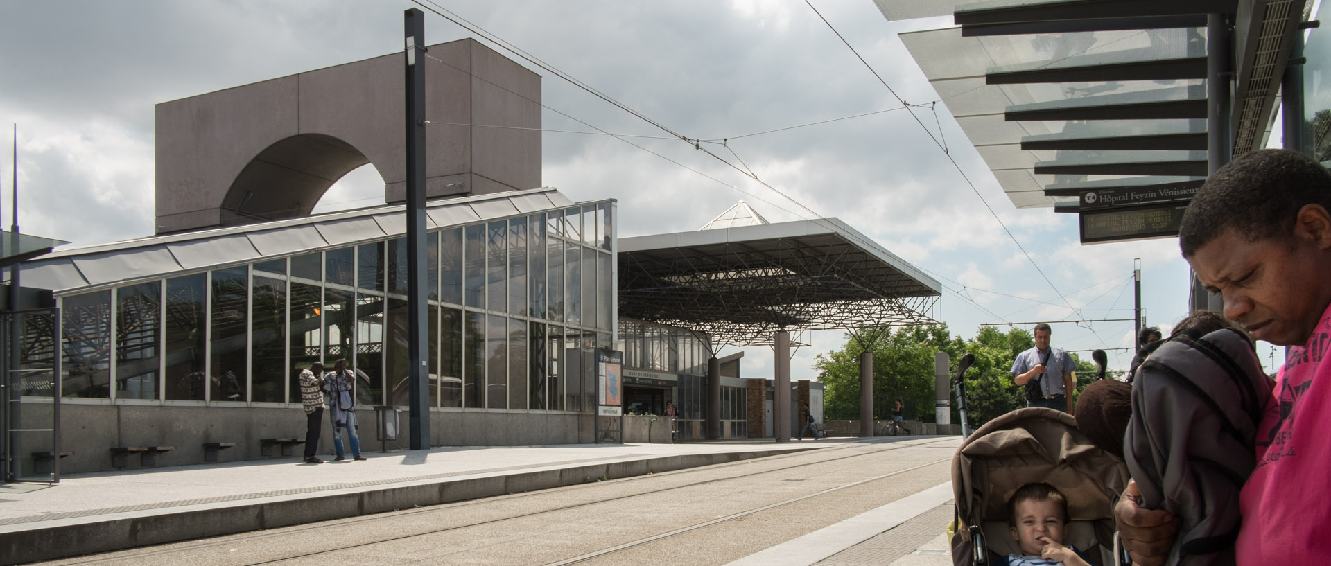 Jeudi 4 juillet 2013, 12:32, gare de Vénissieux