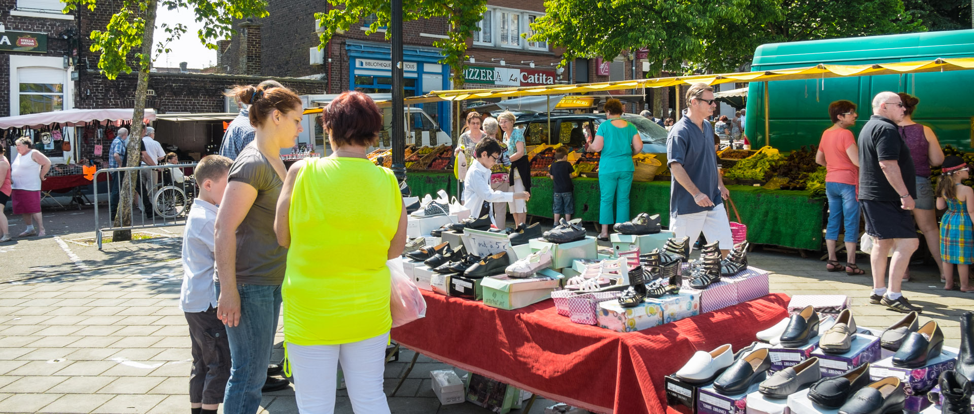 Dimanche 7 juillet 2013, 11:28, marché Saint-Pierre, place de la Liberté, Croix