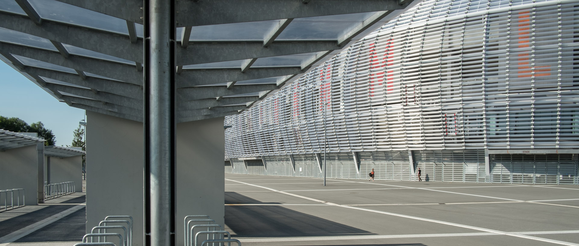 Mardi 9 juillet 2013, 17:50, autour du stade Pierre-Mauroy, Villeneuve d'Ascq