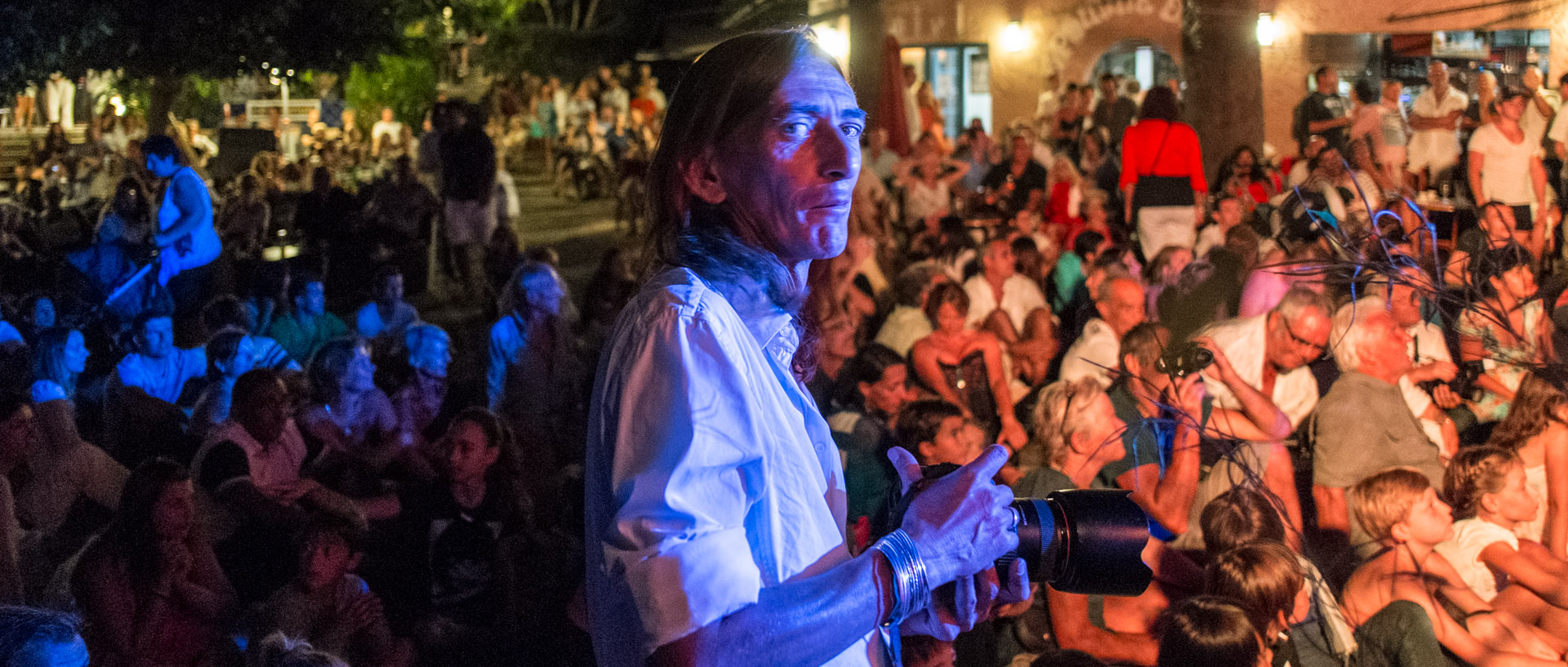 Samedi 10 août 2013, 23:06, place du village d'Héliopolis, Ile du Levant