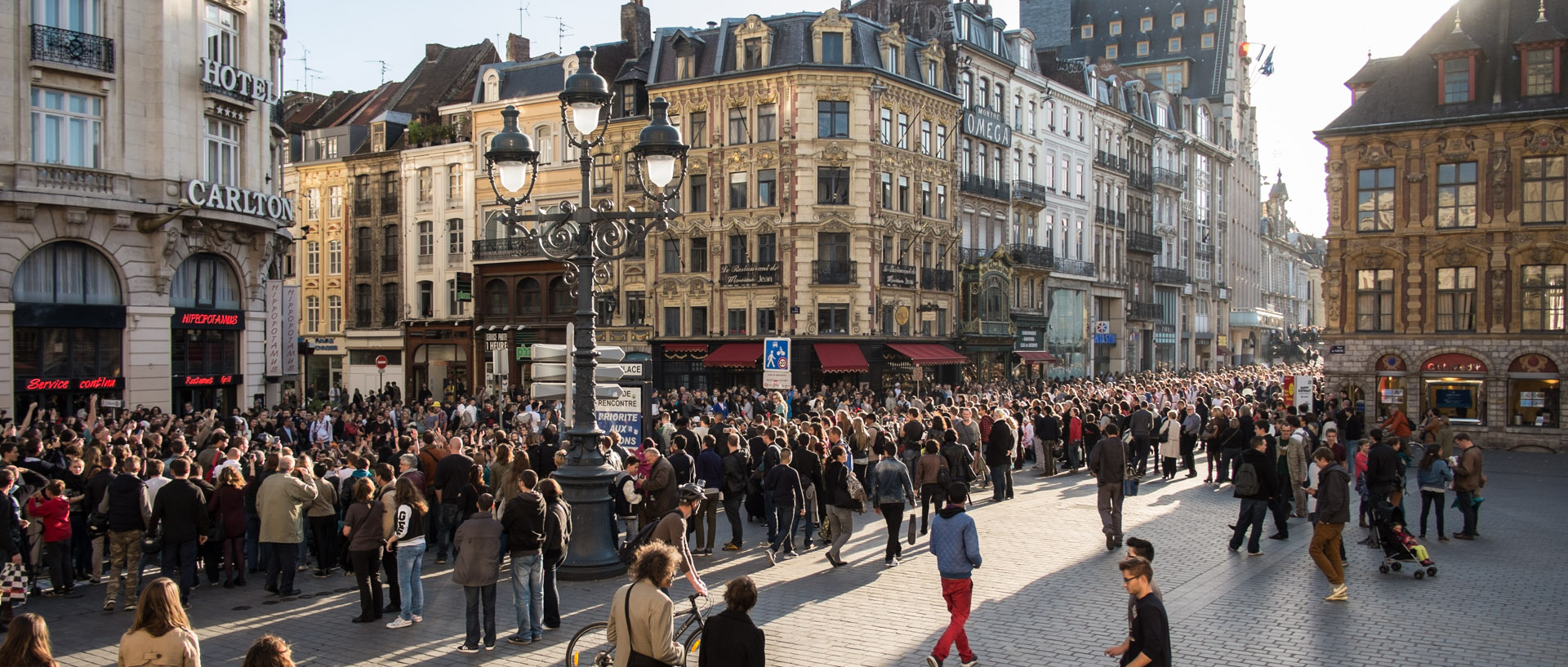 Samedi 26 octobre 2013, 16:46, place du Théâtre, Lille