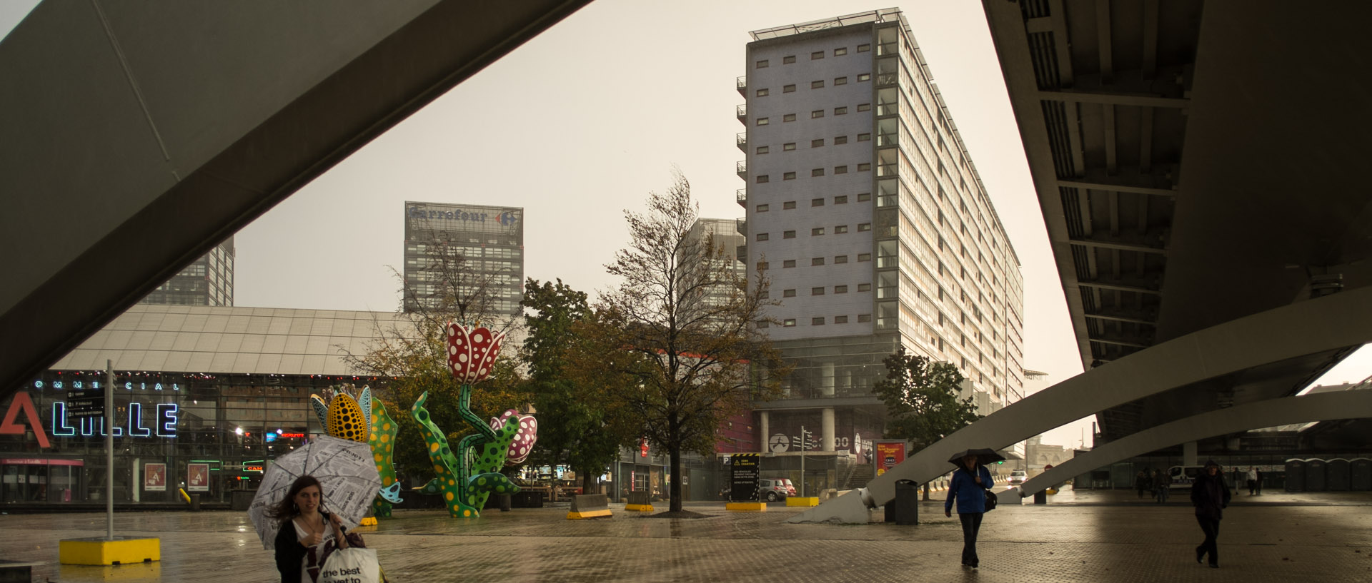 Lundi 28 octobre 2013, 16:56, place François-Mitterrand, Lille