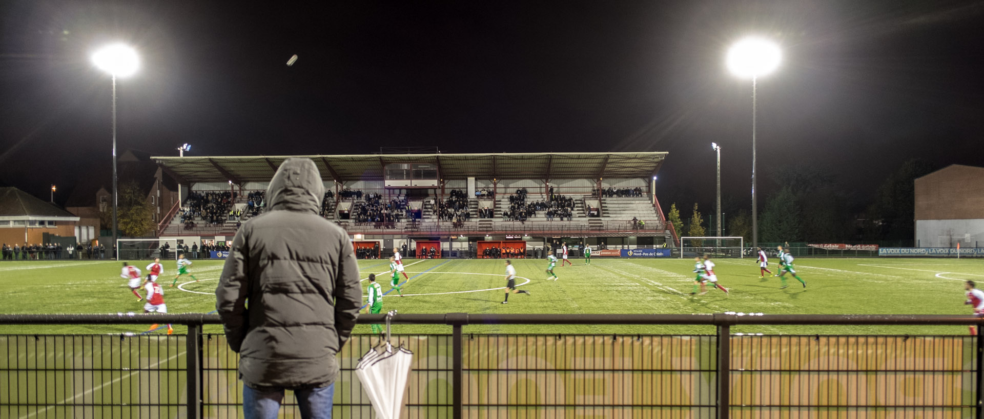 Samedi 9 novembre 2013, 18:39, stade de football, Croix