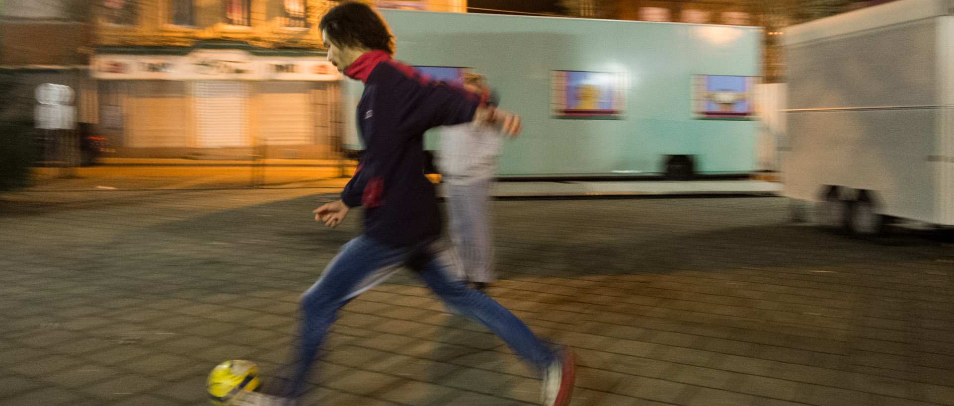 Mercredi 25 décembre 2013, 19:32, place de la Liberté, Croix