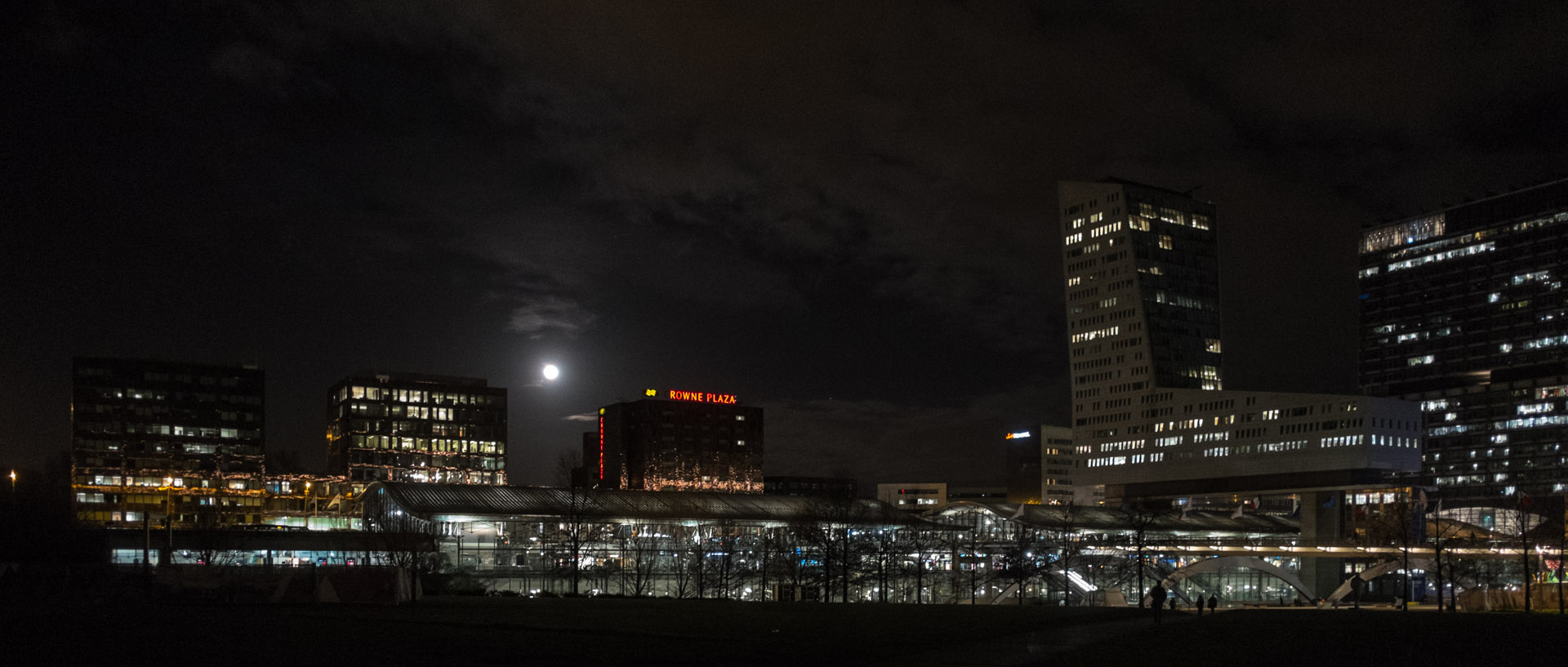 Jeudi 16 janvier 2014, 19:06, parc Henri-Matisse, gare Lille Europe