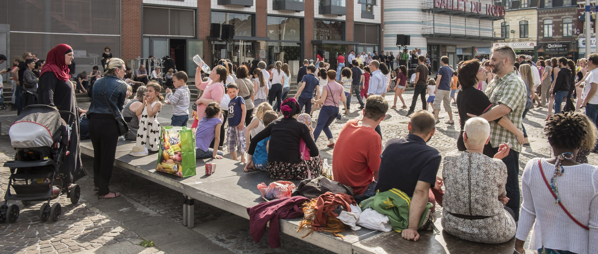 Dimanche 18 mai 2014, 17:33, parvis du Colisée, Roubaix