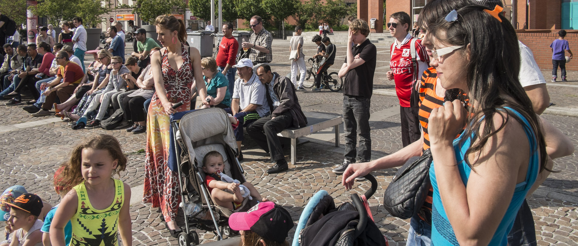 Dimanche 18 mai 2014, 17:34, parvis du Colisée, Roubaix