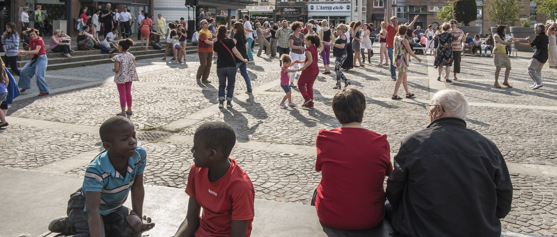 Dimanche 18 mai 2014, 18:02, parvis du Colisée, Roubaix