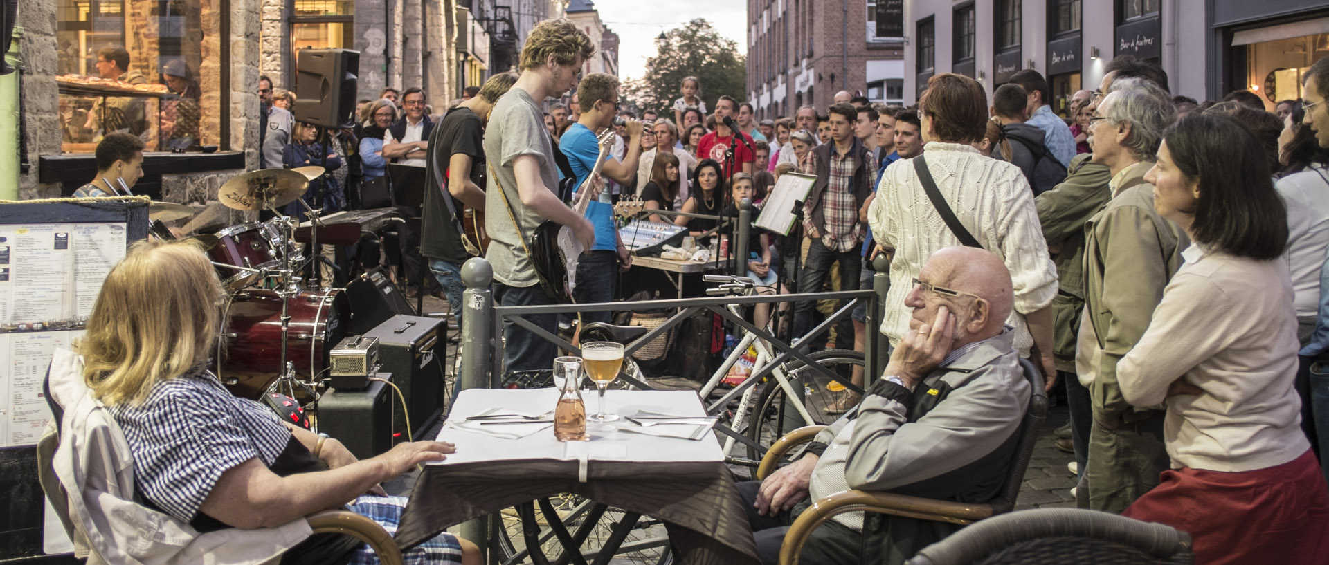 Samedi 21 juin juin 2014, 22:16, rue de la Monnaie, Lille