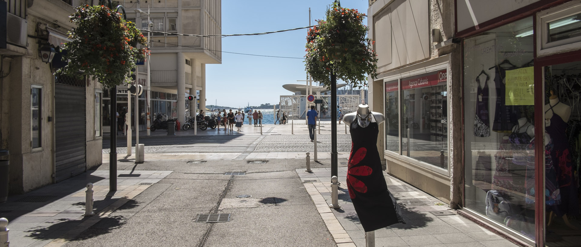 Mercredi 27 août 2014, 14:29, rue d'Alger, Toulon