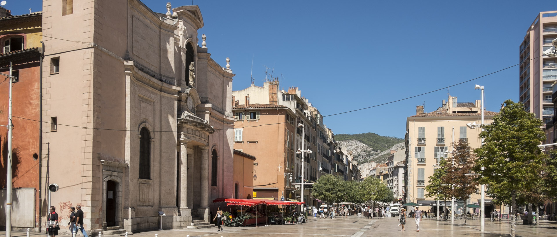 Mercredi 27 août 2014, 14:37, place Louis-Blanc, Toulon