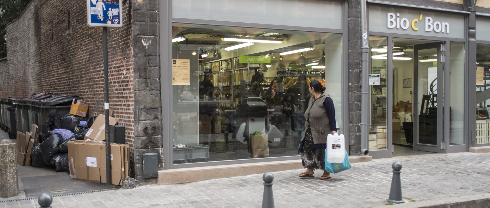 Lundi 1er septembre 2014, 19:01, rue de la Monnaie, Lille