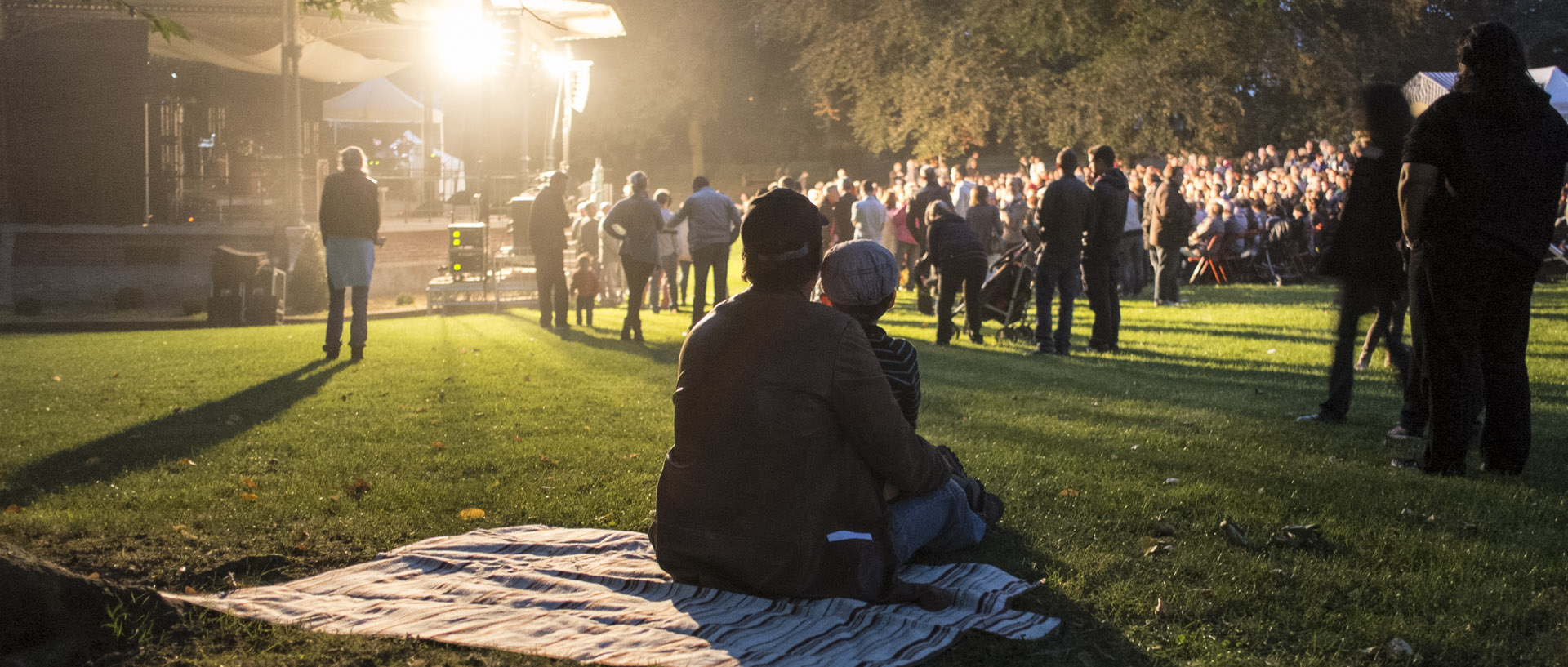 Samedi 13 septembre 2014, 20:40, parc de la mairie, Croix