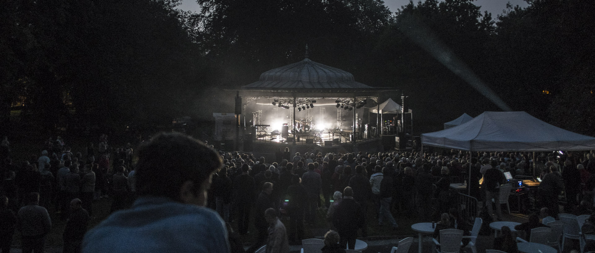 Samedi 13 septembre 2014, 20:44, parc de la mairie, Croix