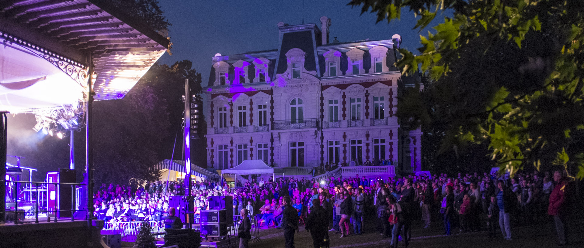 Samedi 13 septembre 2014, 20:50, parc de la mairie, Croix