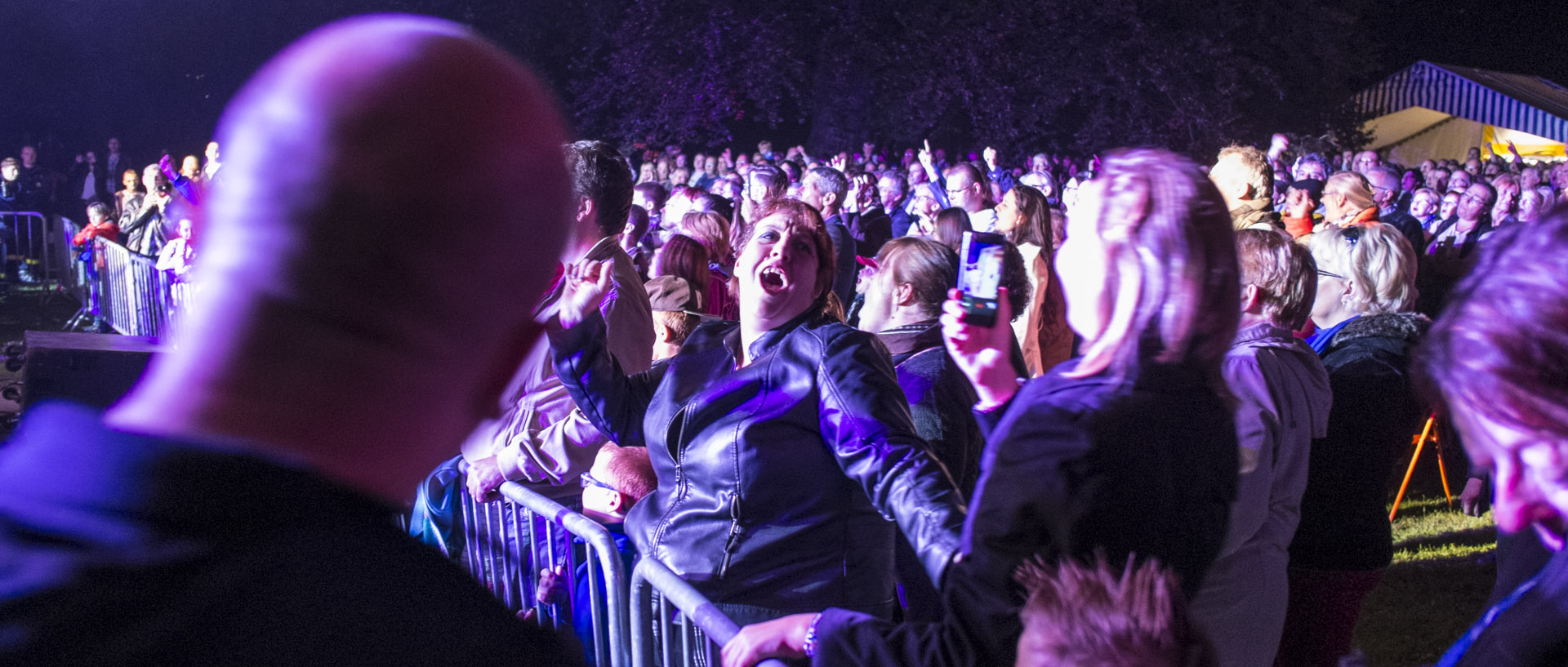 Samedi 13 septembre 2014, 20:54, parc de la mairie, Croix