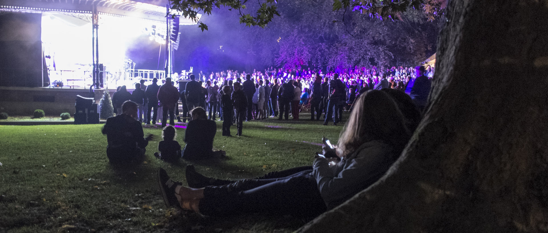 Samedi 13 septembre 2014, 20:58, parc de la mairie, Croix