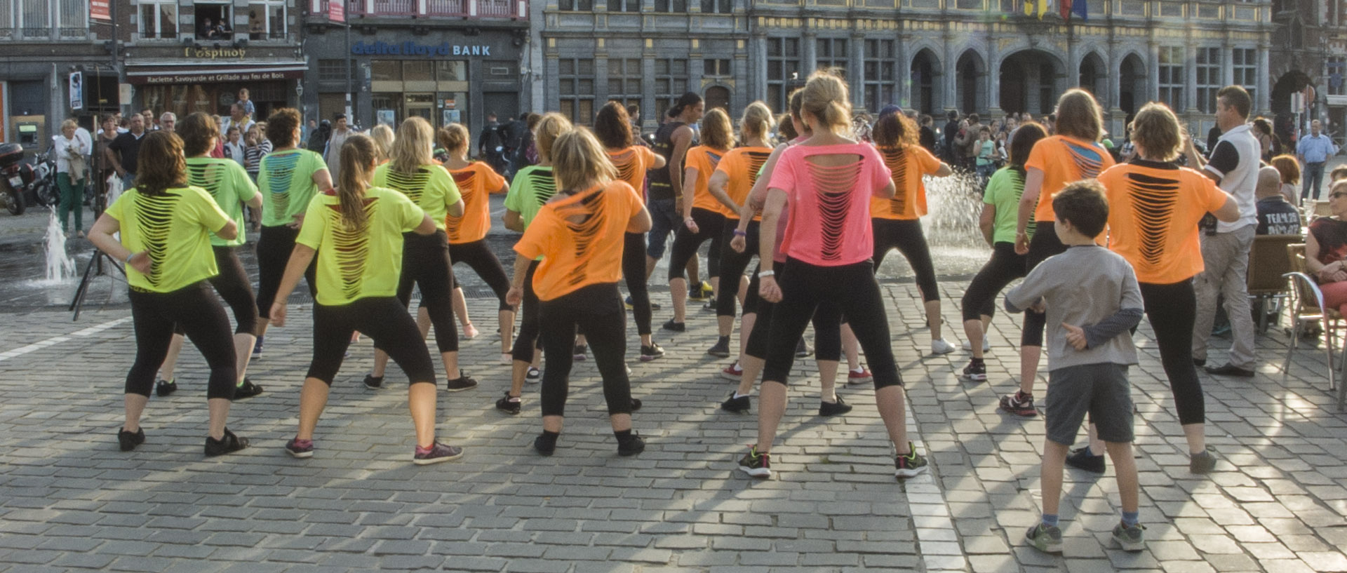 Dimanche 28 septembre 2014, 17:24, Grand'place, Tournai, Belgique